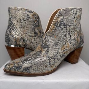 Linea Paolo WESTLY Stack Cone Heel Pixie
Bootie Size 8.5 In Snake Print Leather